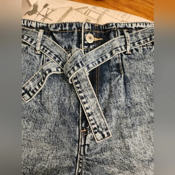 Denim Acid Wash Shorts Sz 26 Hi Waist/ Elastic On Back/ Front Tie/ Pockets - Picture 2 of 7